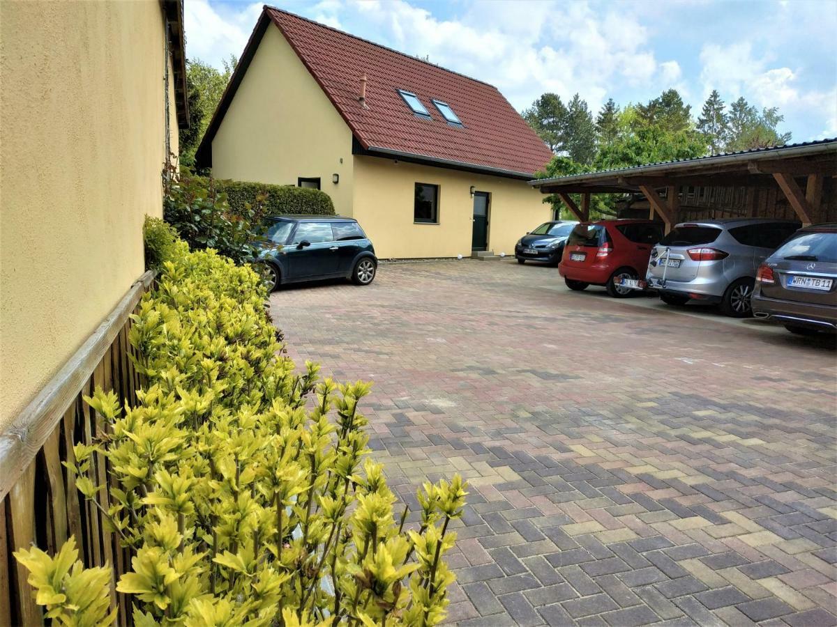 Ferienwohnungen Am Seeufer 11 Waren  Exterior foto